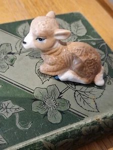 Vintage Early 1950's Szeiler English lamb lying down - Picture 1 of 4