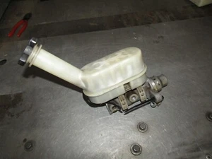 2009-2017 GMC Acadia 3.6L OEM brake master cylinder 10 11 12 13 14 15 16 17 - Picture 1 of 4