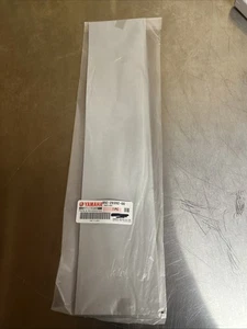 B5C-28392-00 AUTOCOLLANT TRACER 900 NEUF OEM YAMAHA - Foto 1 di 1