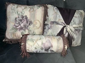 Croscill Chambord Cassis lila Blumenmuster Akzent 3 Überwürfe Kissen quadratisch & Polster - Bild 1 von 9