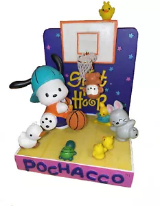 Pochacco PO89421 Statuetta Basketball Blast Bookend cucciolo Sanrio 4,25" H - Foto 1 di 1