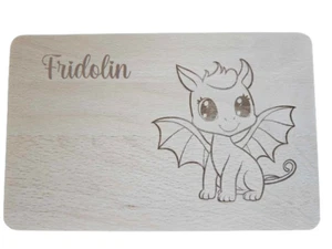 Personalisiertes Frühstücksbrettchen mit Namen - Motiv kleiner Drache - Bild 1 von 2