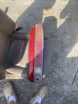Luz trasera pasajero derecho Lexus SC300 1994-1996 TOYOTA SOARER P/N: 220-75875 R Foto 1 de 4