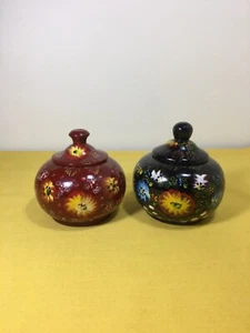 Vintage Pair of Hand Painted Wooden Lacquered Lidded Jar Trinket Box Black Red - Foto 1 di 18