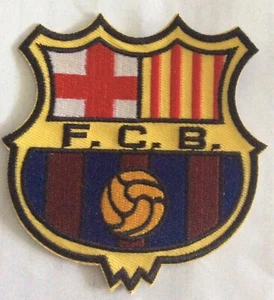 F.C.B IRON ON PATCH BUY 2 WE SEND THREE OF THESE - Foto 1 di 1