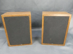 Pair of Jensen 6"x9" Bookshelf Speakers - Picture 1 of 10