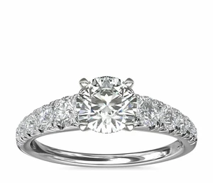 Anello di Fidanzamento Francese Pavè Set Taglio Tondo 0,95CT Moissanite Oro Bianco 10K FN - Foto 1 di 4