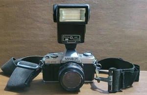 Vintage JapamMinolta XGM analoge Spiegelreflexkamera mit Zoomobjektiv & Vivitar-Blitzgerät - Bild 1 von 20