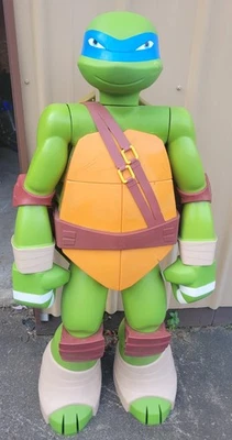 Colosal Leonardo 48" (4 pies) de alto Teenage Mutant Ninja Turtles Jakks Pacific  Foto 1 de 4