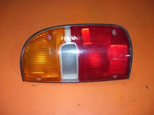 1996 1997 1998 1999 2000Toyota Tacoma TAILLIGHT Light Lamp RIGHT Pass. Side OEM - Picture 1 of 2