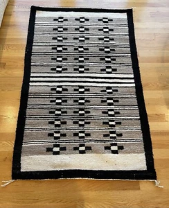 VINTAGE 1970s NAVAJO RUG - 52” x 34” - VERY GOOD CONDITION  - Picture 1 of 4