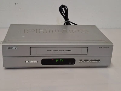 Philips VR150/02 VHS VCR Videoregistratore NON FUNZIONANTE RICAMBI O RIPARARE - Immagine 1 di 4
