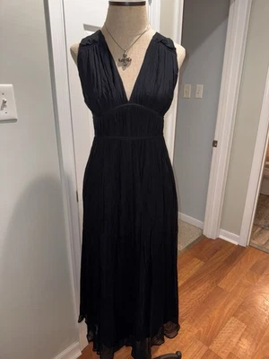 Vestido para mujer Banana Republic negro elegante arrugado midi cuello en V pequeño Foto 1 de 4