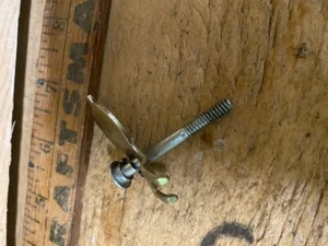 Solapa estranguladora de una motosierra Craftsman modelo 358.352110, 2.1CID, 14" - Imagen 1 de 3
