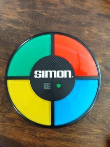 Simon Says elektronisches Spiel Hasbro 2013 klassisches Spielzeug GETESTET funktioniert - Bild 1 von 2