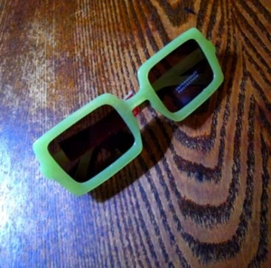 Beautiful Jade Color Sunglasses With Case - Picture 1 of 2