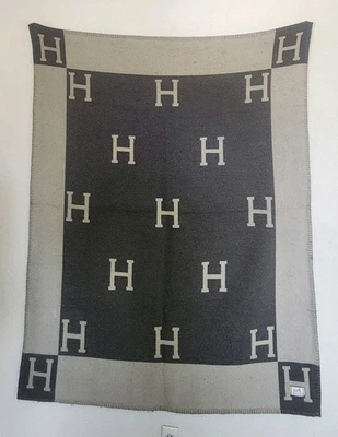 Hermes Avalon Throw Blanket Dark And Light Grey 90% Wool/10% Cashmere - Image 1 of 4