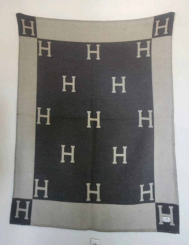 Hermes Avalon Throw Blanket Dark And Light Grey 90% Wool/10% Cashmere - Image 1 of 4