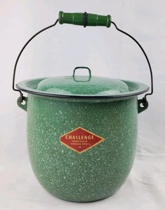 Vintage Challenge Porcelain Enamel Ware Pot w/ Lid Speckled Primitive Rustic Old - Picture 1 of 14