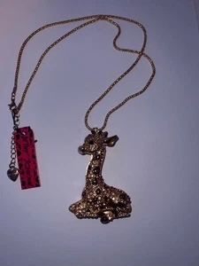 NEU BETSEY JOHNSON GIRAFFE ANHÄNGER MIT KETTE - Bild 1 von 1