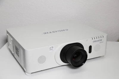 Christie LWU421 LCD WUXGA Bright Projector 4200 Lumens 612 Lamp Hours FULL HD - Image 1 of 4