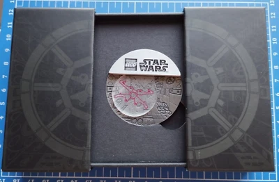 Lego Star Wars Collector Battle of Yavin medal GWP 5008818 2024 MAY THE 4TH - Image 1 of 4