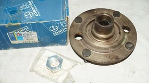 Moyeu de roue arrière d'origine 3307.38 pour Peugeot 504 505 - Picture 1 of 4