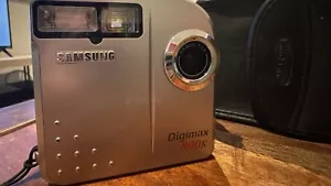 Vintage Samsung Digimax 800K 0.8MP Compact Digital Camera Silver - Picture 1 of 6