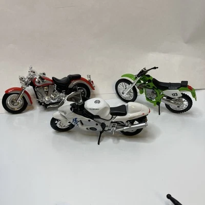 1/18 MOTORCYCLE BIKE MAISTO ATLAS YAMAHA ROAD STAR DIECAST MOTORBIKE 2 Other Lot - Image 1 of 4