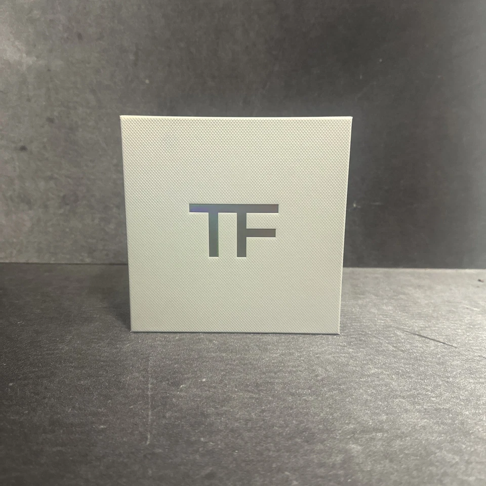 CAJA DE MAQUILLAJE TF Foto 1 de 4