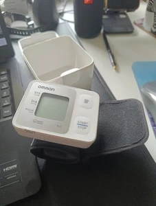 Omron RS 2 Handgelenk Blutdruckmessgerät - Bild 1 von 2