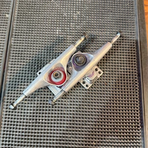 Birdhouse Tony Hawk 139mm Silver Trucks used - Picture 1 of 3
