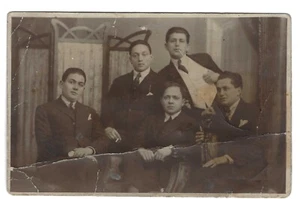 Retrato de grupo de hombres elegantes caballeros vintage foto real postal años 30 - Imagen 1 de 2