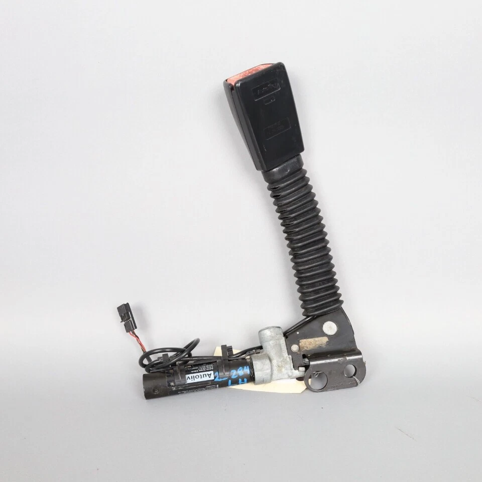 1998-2002 BMW Z3 Left Seat Belt Buckle 72118413887 OEM Used - Imagem 1 de 4