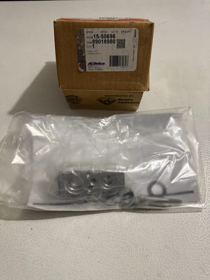 Un nuevo kit de válvula de expansión genuino GM 89018980 para Corvette C6 y Cadillac XLR Foto 1 de 3