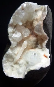 CRISTALES DE APOFILITA PUNTIAGUDOS CON ESTILBITA EN MUESTRAS DE MINERALES DE MATRIZ SEMI GEODA - Imagen 1 de 4