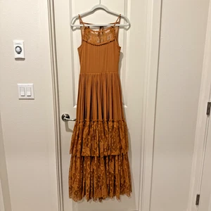 Maxi Vestido Mia Joy 14 Naranja Profundo, Encaje en Niveles, Volantes Boho Volantes Espalda Abierta - Imagen 1 de 10