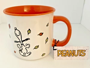 PEANUTS Snoopy Happy Dance Falling Leaves Hello Fall 21 oz. Taza - Nueva con etiquetas - Imagen 1 de 4