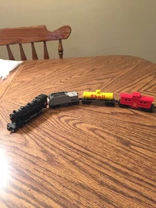 Vintage train set and Vintage autos - Picture 1 of 7