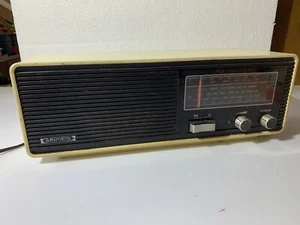 Radio GRUNDIG Type RF 21 AM FM All Transistor Bianca - Imagen 1 de 6