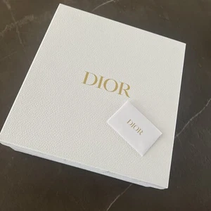 DIOR Scatola scarpe portaoggetti cartone bianco tanto amata - Foto 1 di 5