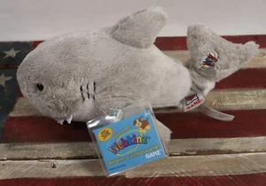 Peluche animale domestico virtuale Webkinz - SQUALO (10 pollici) - nuovo con etichetta codice mai usato - Foto 1 di 7