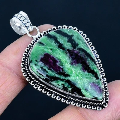 Colgante hecho a mano de 2,37" enchapado en plata 925 con zosite de rubí Foto 1 de 3