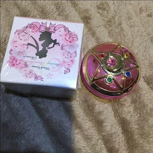 Sailor Moon Sold Out Cosmetics - Picture 1 of 4
