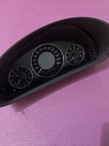 Mercedes Benz MB W209 CLK MOPF Tacho Kombiinstrument 2095406711 - Bild 1 von 2