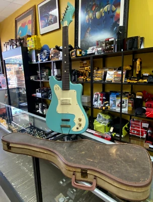 1960’s KAY K-130 Electric Guitar W/ Original Case FOR PARTS OR REPAIR - Image 1 of 4