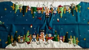 Runner da tavolo NATALE lana ricamo 45" fatto a mano cani uccellini fiocco di neve - Foto 1 di 11