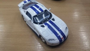 Dodge Viper Gts-R Bianco Blu Kinsmart Modello Giocattolo 1/36 Scala Modellino - Foto 1 di 3
