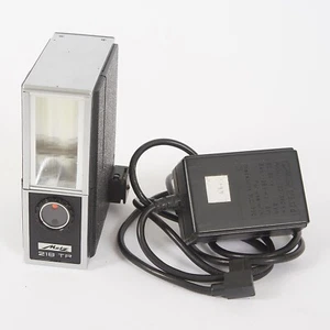 METZ 218 TR SWIVEL HEAD FLASH With AC ADAPTER / CHARGER 215.12D - Picture 1 of 5