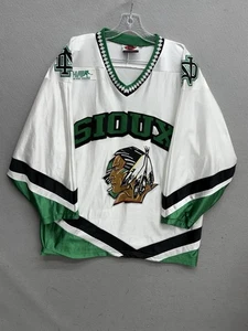 VINTAGE UND North Dakota Fighting Sioux Hockey Trikot Herren Large weiß K1 WCHA - Bild 1 von 11